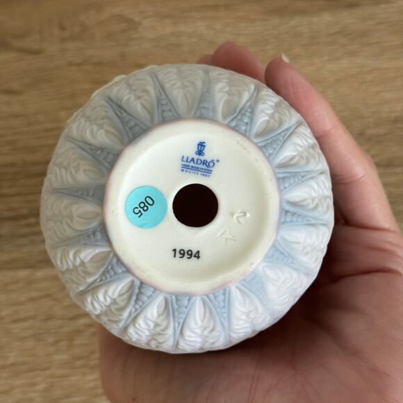 LLadro Porcelain Egg Swan Family in Nest 17532 Retired 1994 - Picture 7 of 9